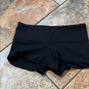 Lululemon black yoga booty shorts